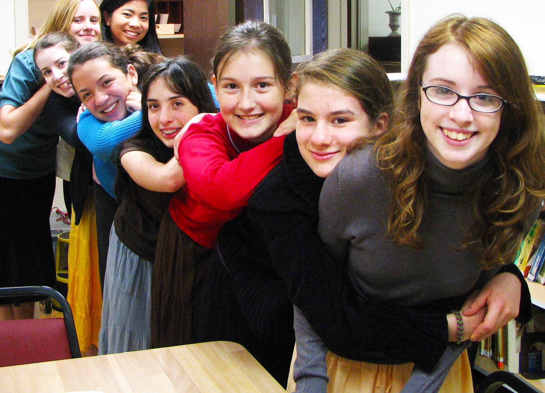 Decor Carmeli Highschool Girls