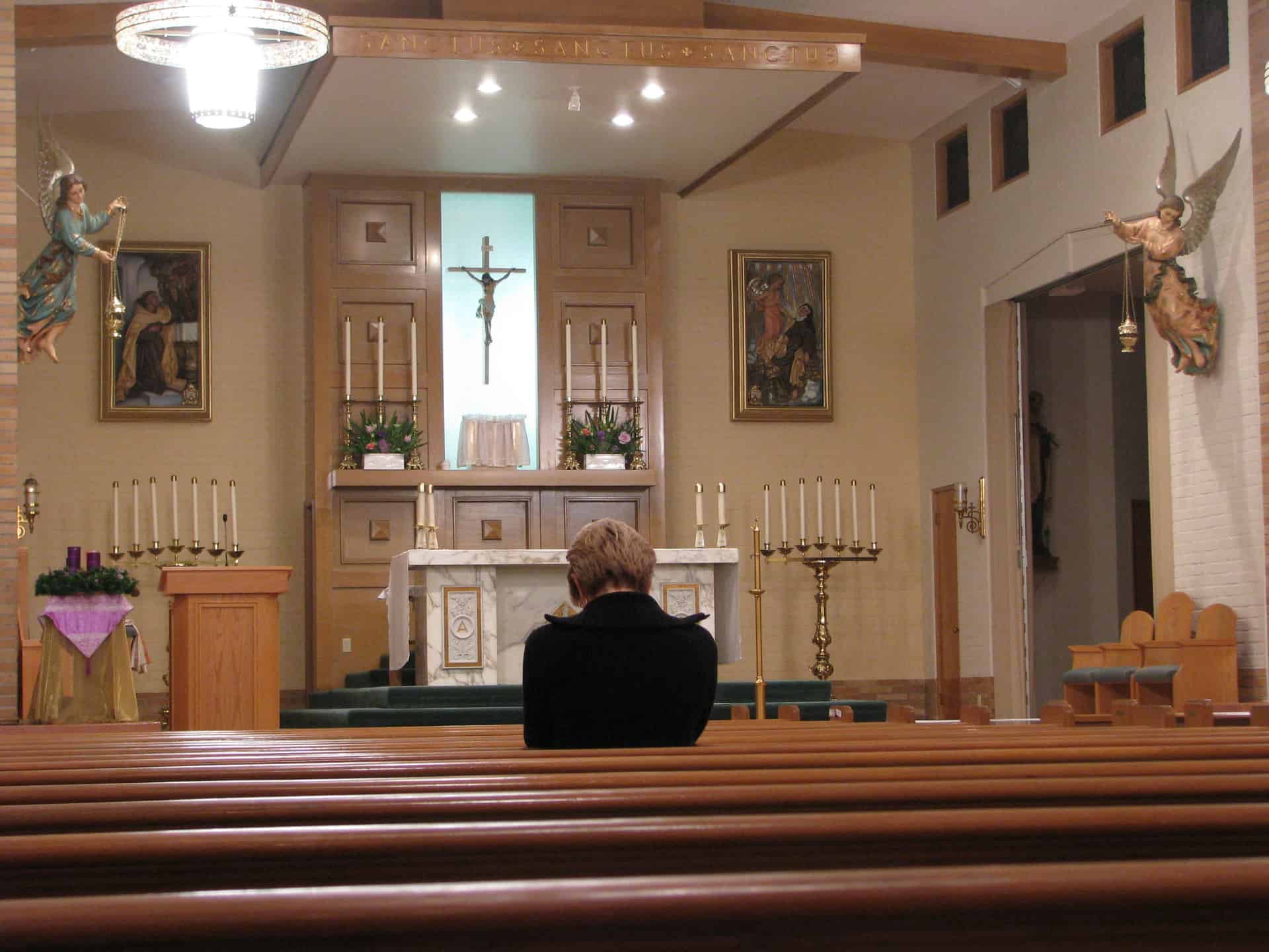 Lay women praying in the Chapel