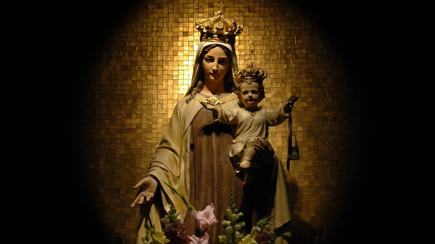 Statue of Our Lady of Mount Carmel holding baby Jesus