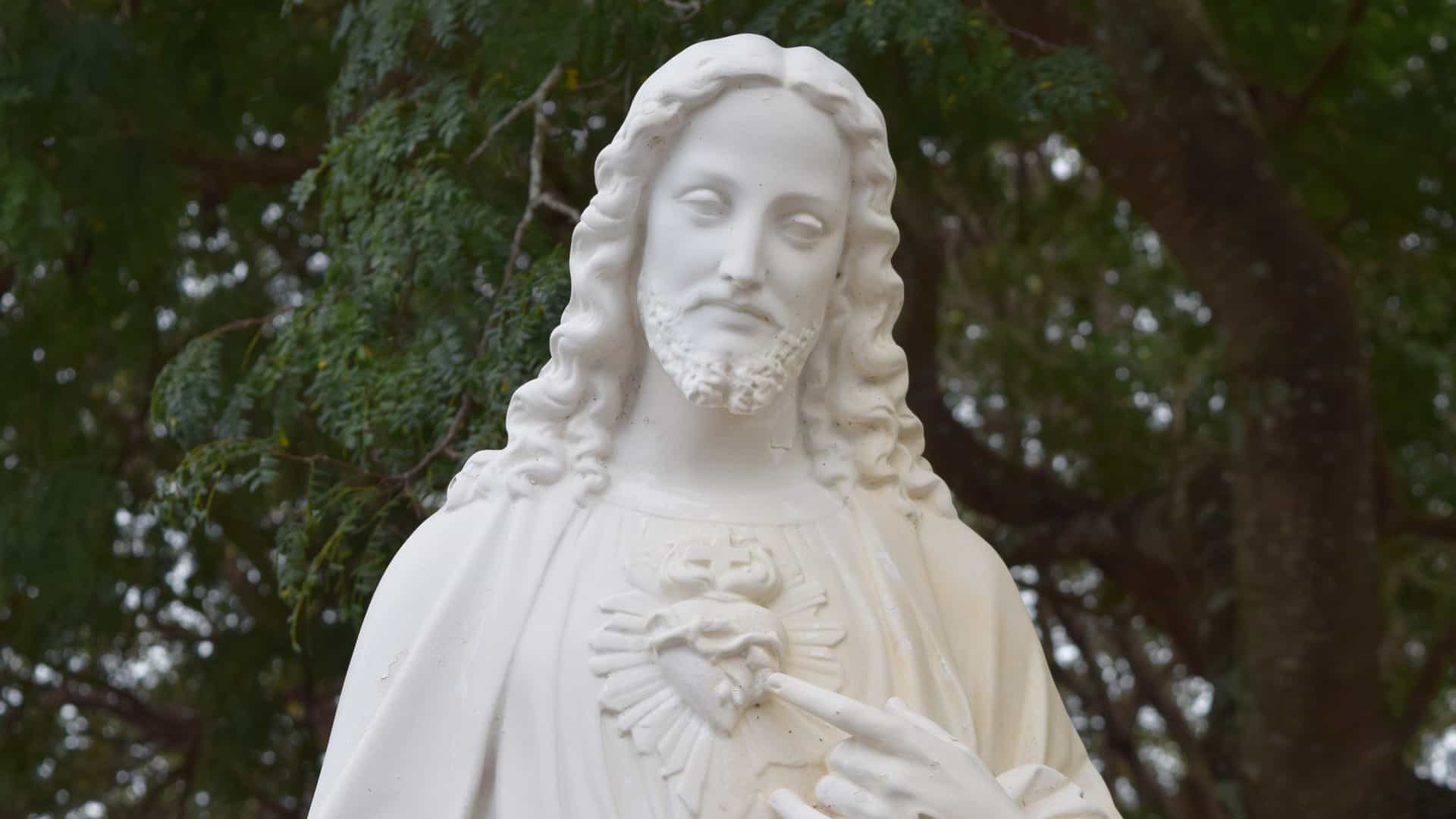 DSC_0452 Statue of Jesus and His Sacred Heart