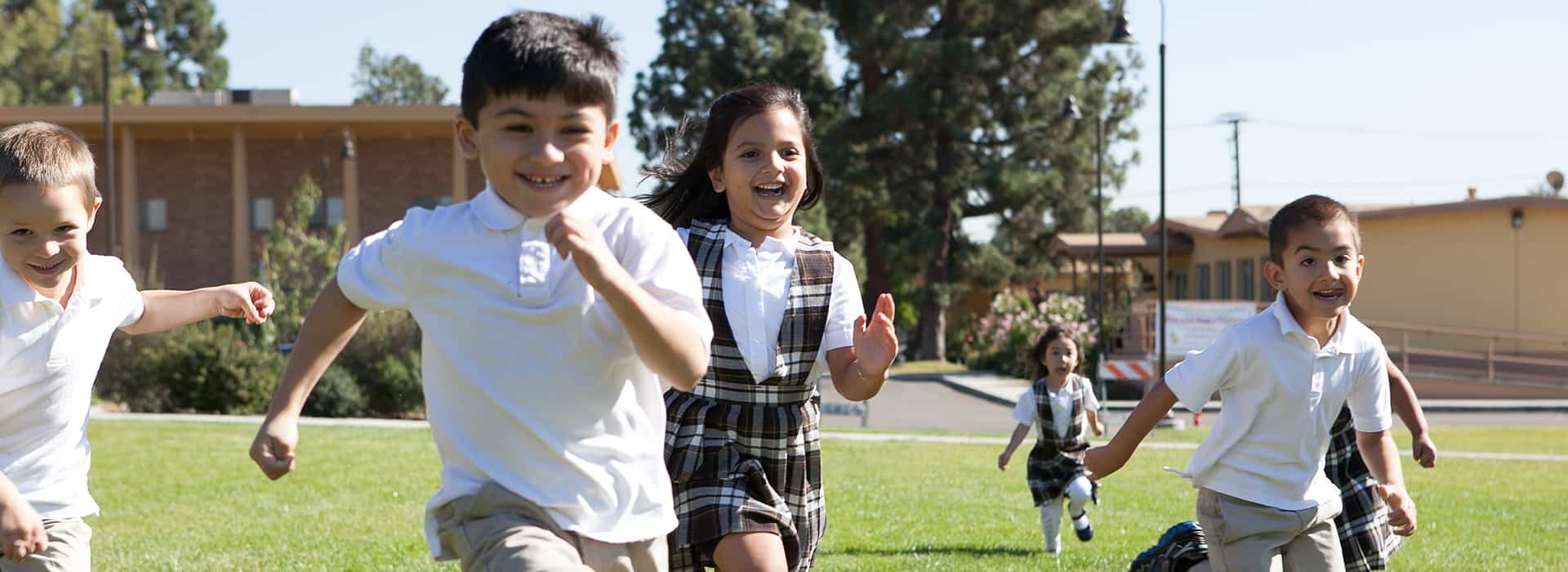 TreasureHunt Children running outside on grass