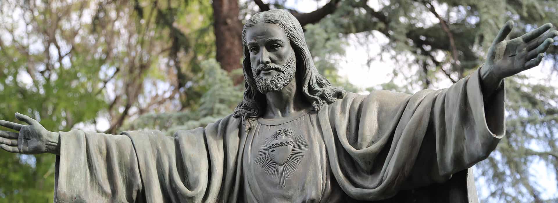 Sacred Heart of Jesus Statue