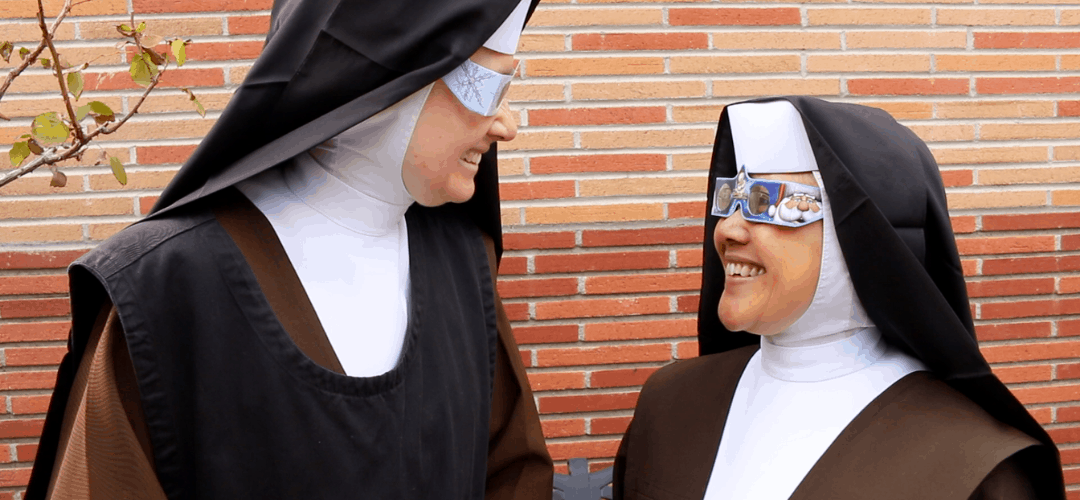 2 Sisters with fun glasses on
