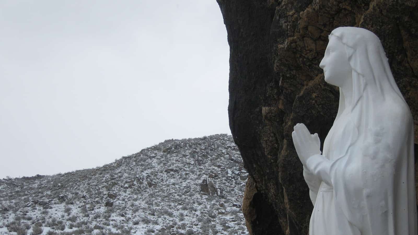 NewBeginnings_Banner Statue of Mary in snow